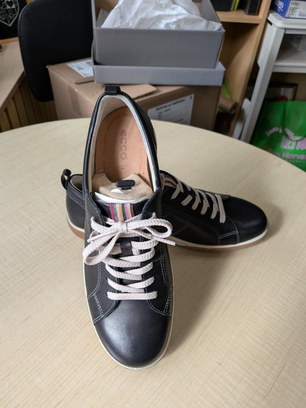 NIB Ecco Women's Leather Sneakers Size 41